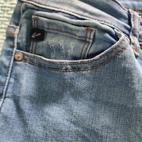 Kancan Button High Rise Fly Light wash Distressed Jeans Raw Hem Size 11/29 - Picture 8 of 12